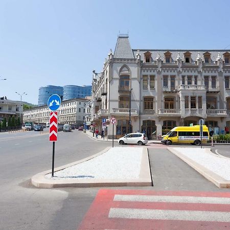 Modern Apartment In The Heart Of Old تبليسي المظهر الخارجي الصورة