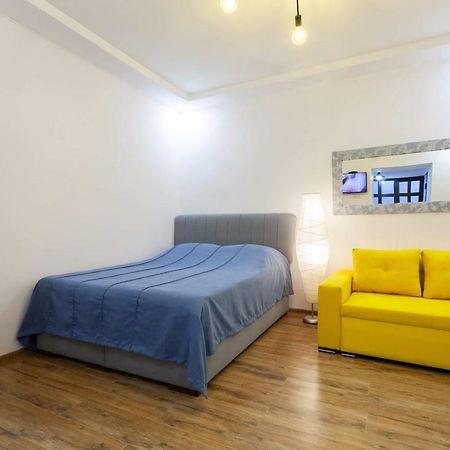 Modern Apartment In The Heart Of Old تبليسي المظهر الخارجي الصورة